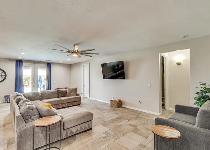 Pet-friendly Lhc W/ Temp-controlled Pool! *